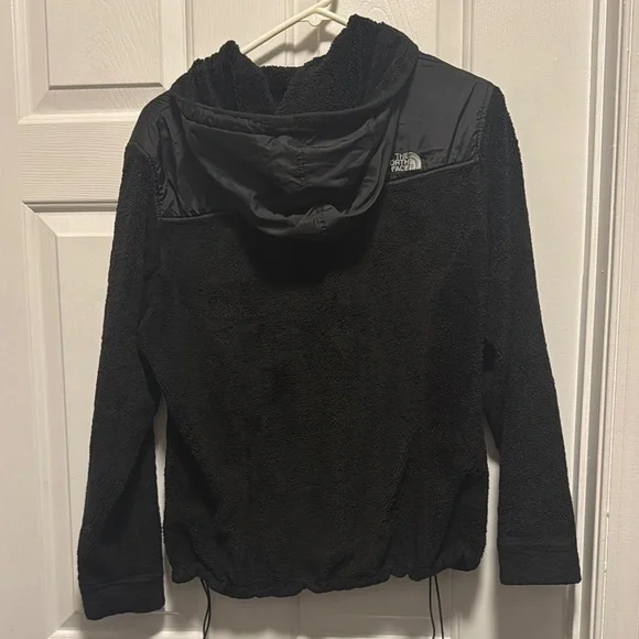 The North Face Kids Black fleece Jacket - Picture 2 of 4